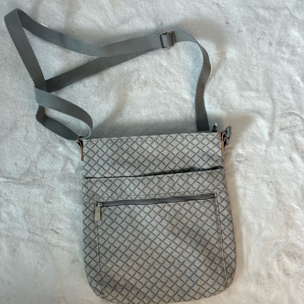 Thirty-one Gray patterned  crossbody shoulder bag purse NWOT pockets Mom Bag - Picture 3 of 6